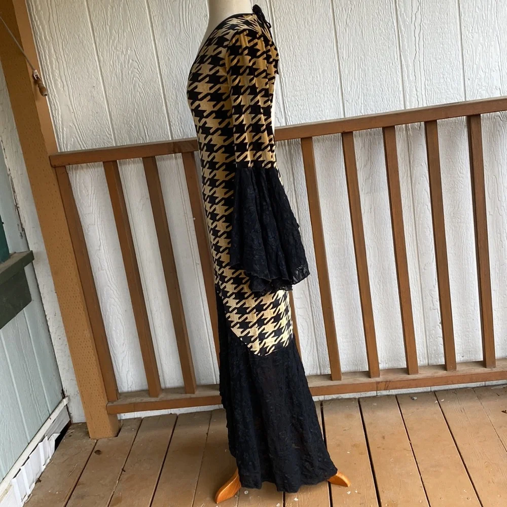 Velvety Black & Tan houndstooth vintage dress with lace details and open back - Picture 6 of 9